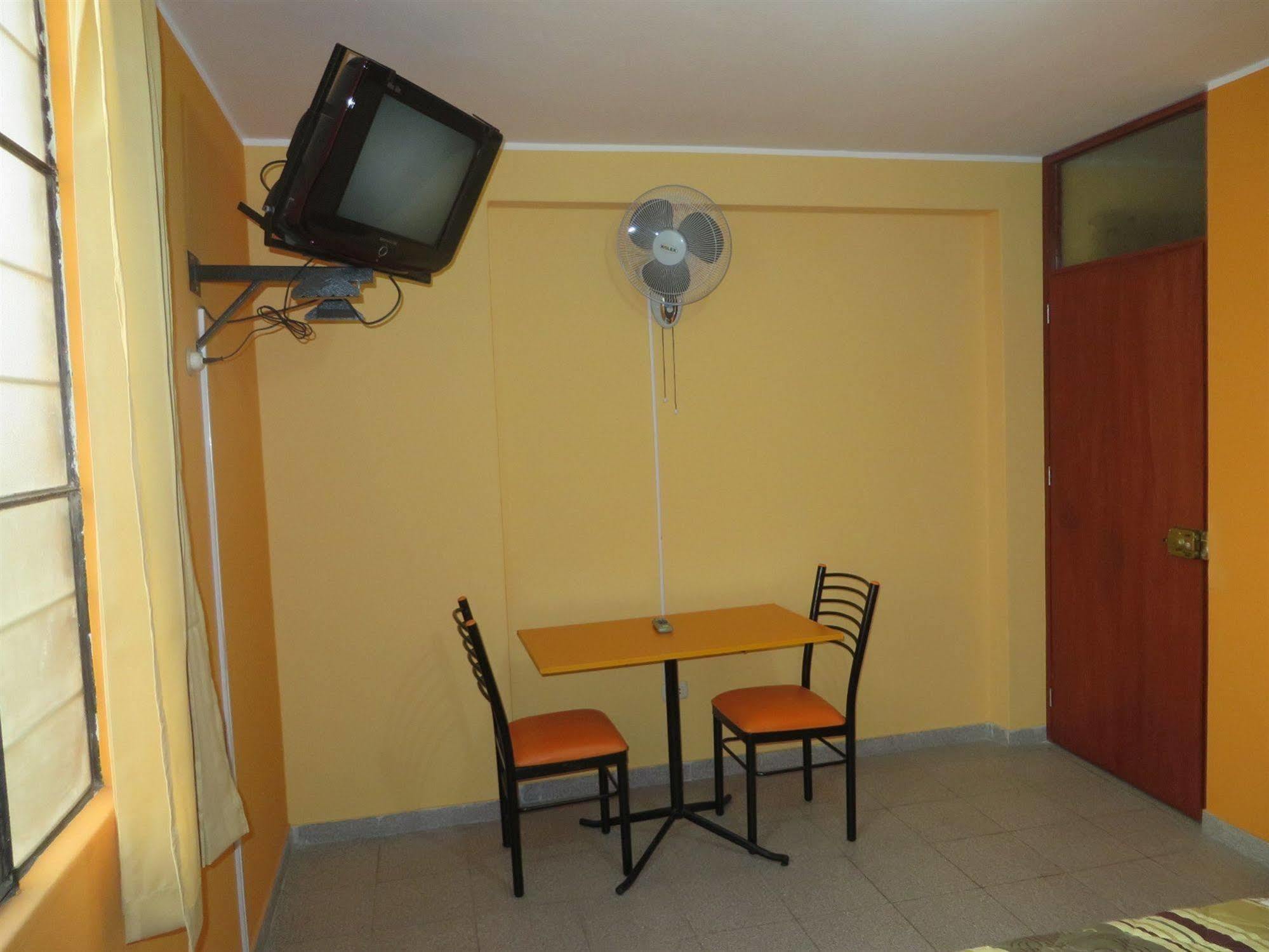 Kurmi Hostel Lima Airport Exteriör bild